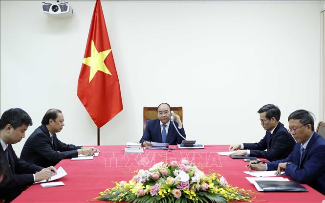 Thủ tướng Chính phủ Nguyễn Xuân Phúc điện đàm với Thủ tướng Nhật Bản Abe Shinzo